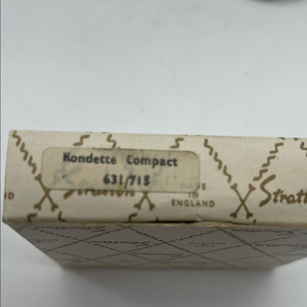 Stratton Rondette Silver Compact - Picture 3 of 7